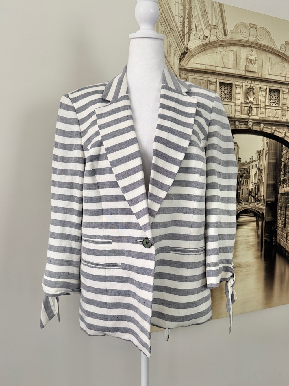 Like New Striped Gray & White Women’s Blazer Jacket